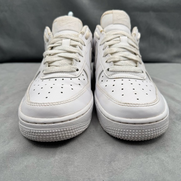 Nike Air Force 1 Low ’07 Triple White Women’s Size 7 Classic Sneakers - Picture 9 of 14